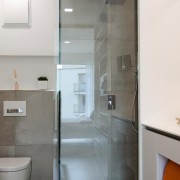 Badezimmer – WC oder Dusche durch Glasschiebetür schließbar